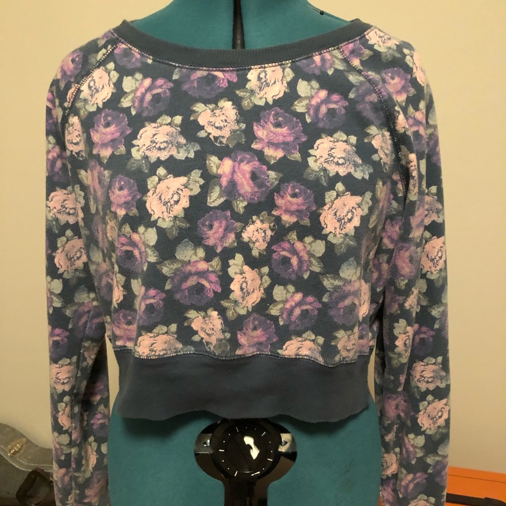 Rose Pattern Cropped Sweatshirt